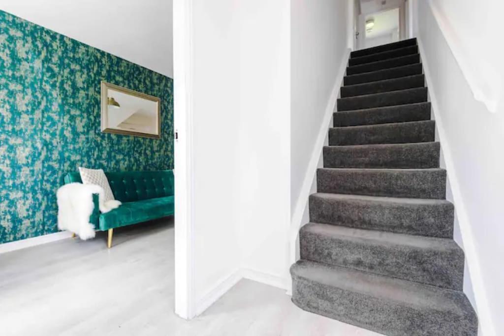 Spacious 5 Bedroom Home Hosted By Mcr Dens Manchester Luaran gambar