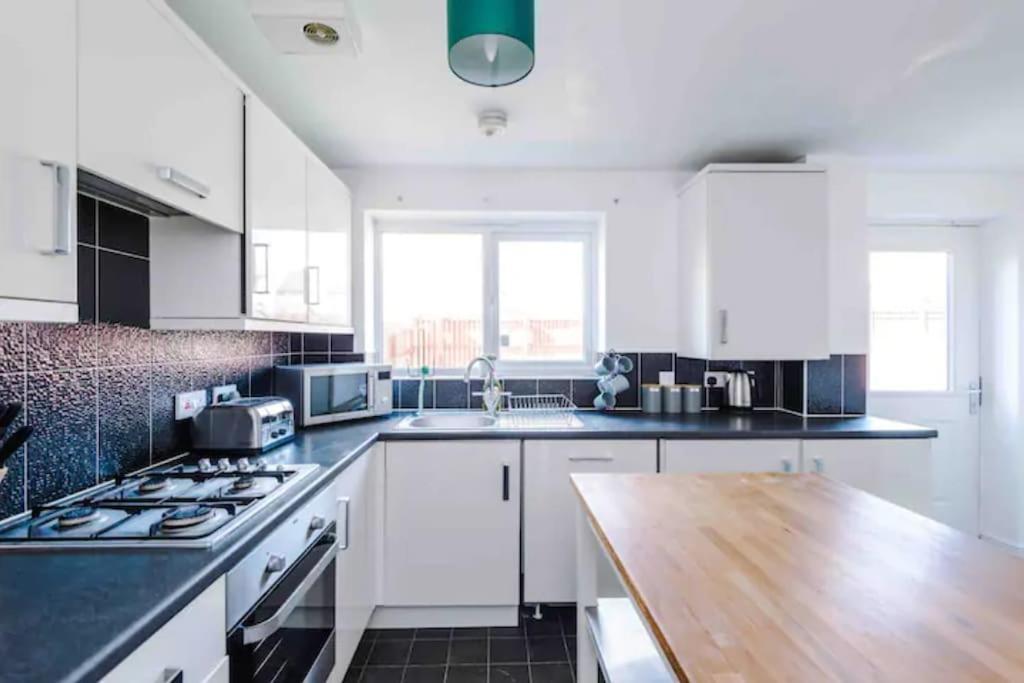 Spacious 5 Bedroom Home Hosted By Mcr Dens Manchester Luaran gambar