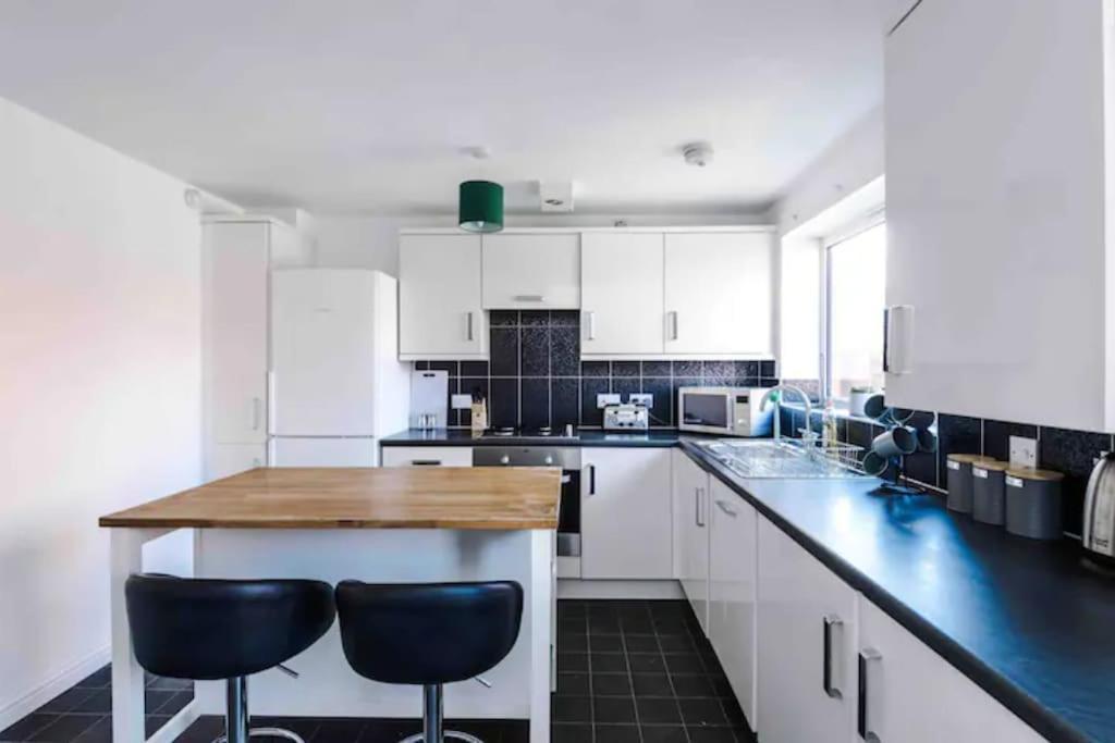 Spacious 5 Bedroom Home Hosted By Mcr Dens Manchester Luaran gambar